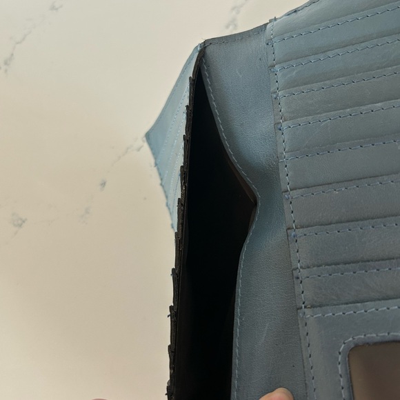 NWOT Patricia Nash Blue Tooled Leather Roses Wallet Boho Floral - Picture 6 of 7